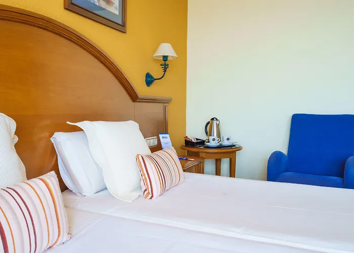 Isabel טורמולינוס